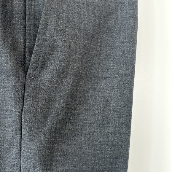 Hugo Boss Grey Two-Piece Suit (36R) - Picture 6 of 6